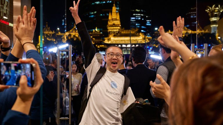 Apple Jing’an now open in Shanghai