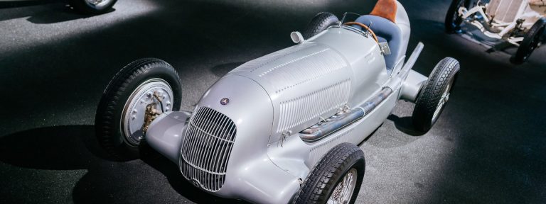 Silver with the speed of an arrow: The Mercedes-Benz W 25 made its debut 90 years ago